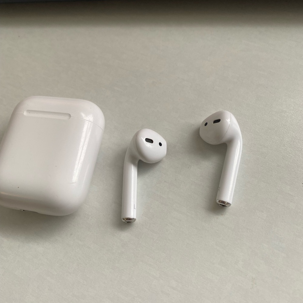1st Gen Apple Airpods